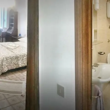 Homestay Camera Matrimoniale Con Bagno In Comune In Appartameno In Centro Pisa