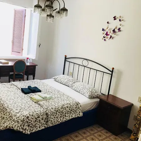 Homestay Camera Matrimoniale Con Bagno In Comune In Appartameno In Centro