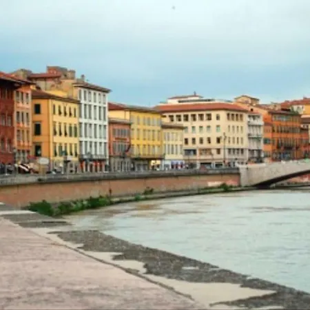 Camera Matrimoniale Con Bagno In Comune In Appartameno In Centro Homestay *